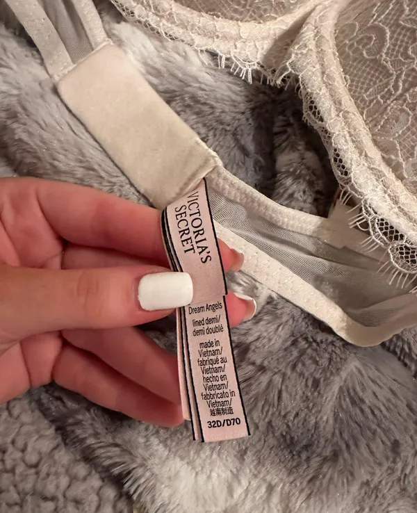 victoria’s secret white lace bra - Image 3