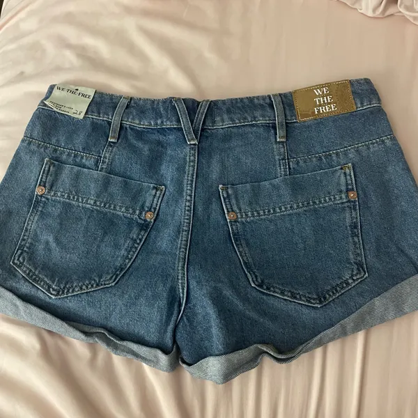 NWT Free People Beginner's Luck Slouchy Roll Cuff Denim Shorts. Size 28 - Image 8