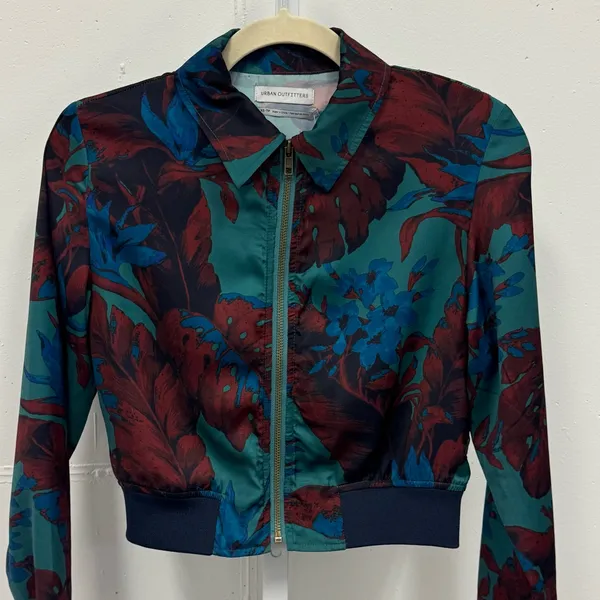 NWT Urban Outfitters Floral Leaf Print Floral Zip Up‎ Satin Cropped Bomber XS - Image 4