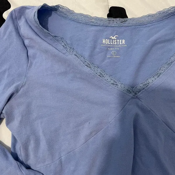 Hollister V neck baby tee long sleeve - Image 2