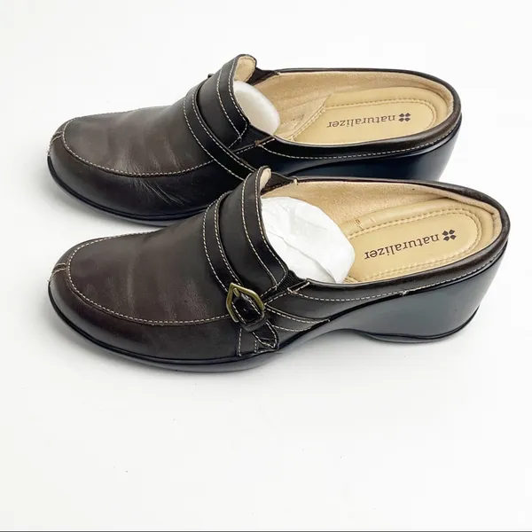NATURALIZER Leather Brown Accent Buckle Wedge Mules Size 7 Casual Comfort - Image 5