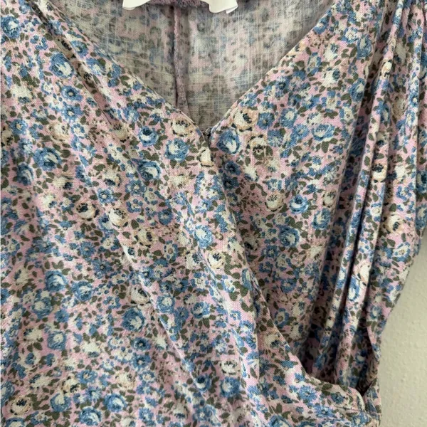 Revolve ASTR the Label Flutter Sleeve Pink and Blue Floral Wrap Blouse women’s medium - Image 13
