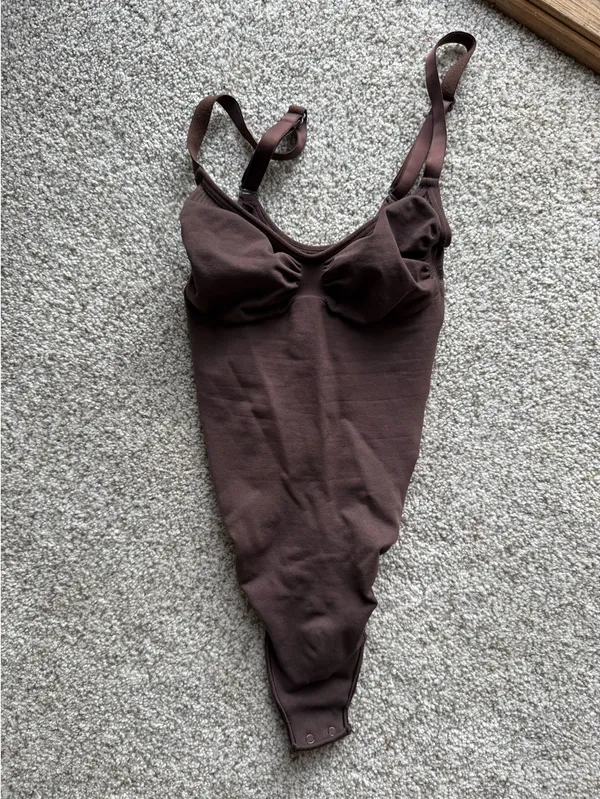 SKIMS Low Back Thong Bodysuit Seamless Sculpt - Image 5