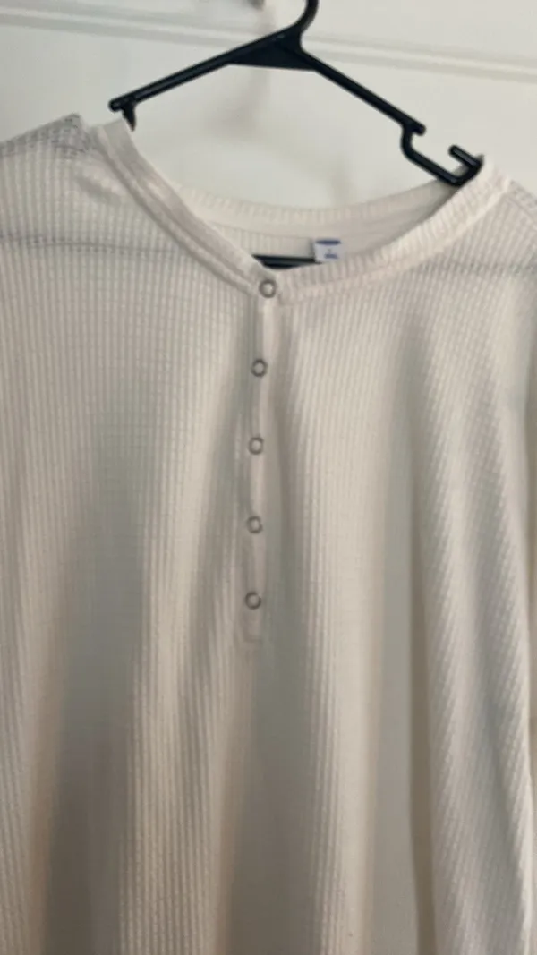 Old Navy Size Large Shirt - Image 3