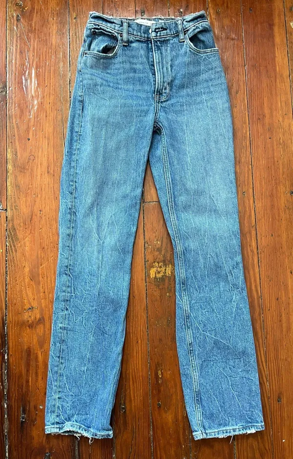Abercrombie 90s Straight Ultra High-Rise Jeans - Image 5