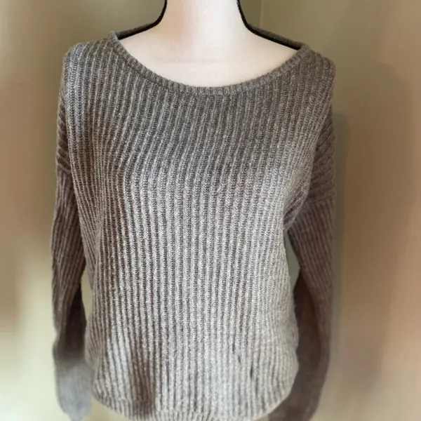 BRANDY MELVILLE‎ GRAY KNIT SWEATER - Image 2