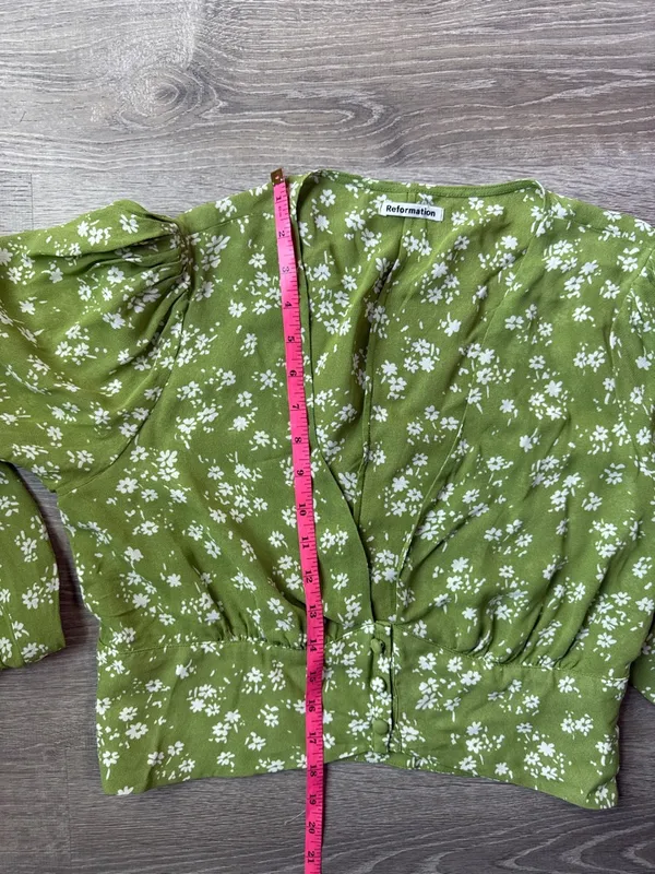 REFORMATION Averie top in color scallion - Image 8