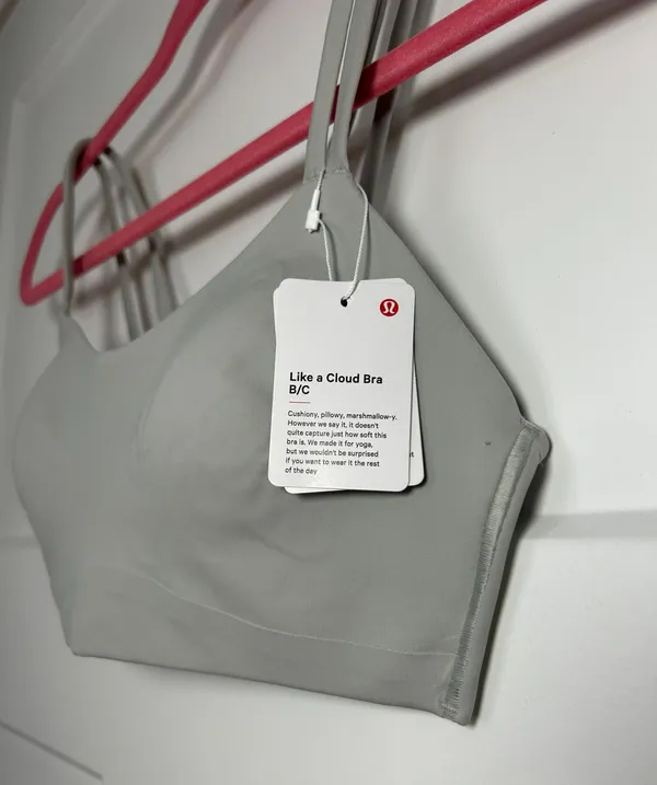 Lululemon size 6 Like a Cloud bra - Image 3