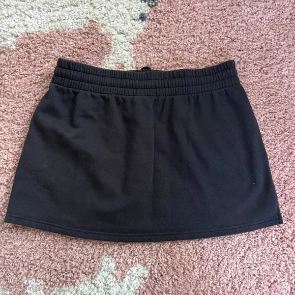 PINK Victoria's Secret High Waisted Fleece Skirt Black Mini Size Medium Beach EUC - Image 5