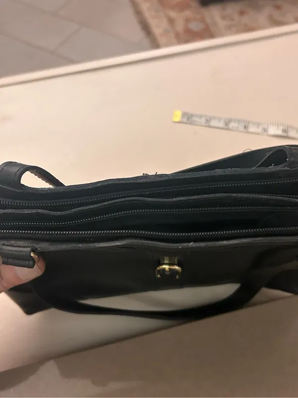 Elegant Black Shoulder Bag with Gold Buckle - Image 5