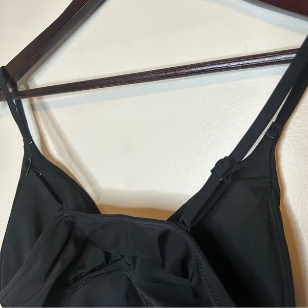 Aerie Triangle Swim Bikini Top V-Neck Black NWT Medium Removable Pads Neutral - Image 4