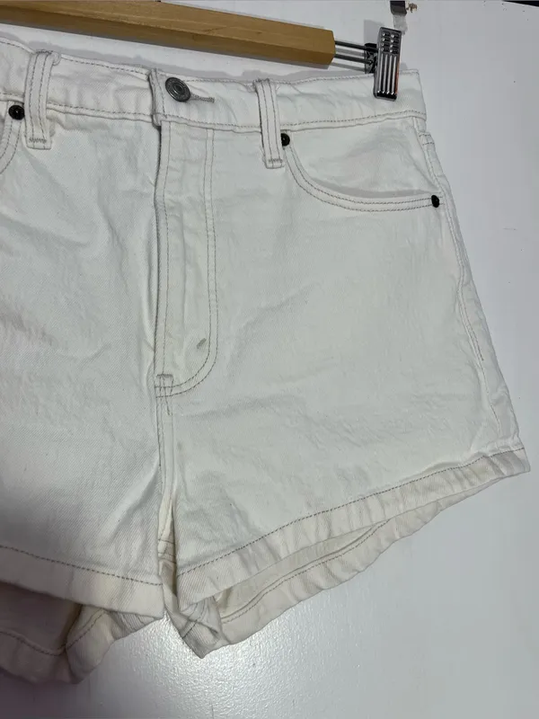 Abercrombie & Fitch White denim the mom short High-Rise size 6 - Image 3