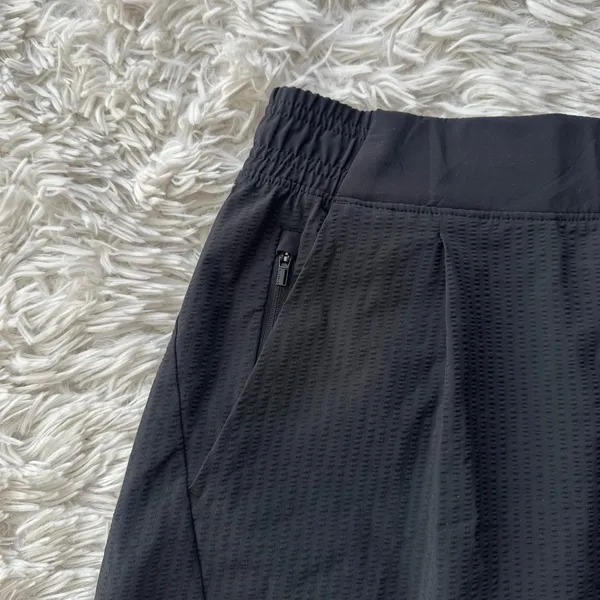 Athleta Textured Brooklyn Shorts Black Size 8 Athletic - Image 3