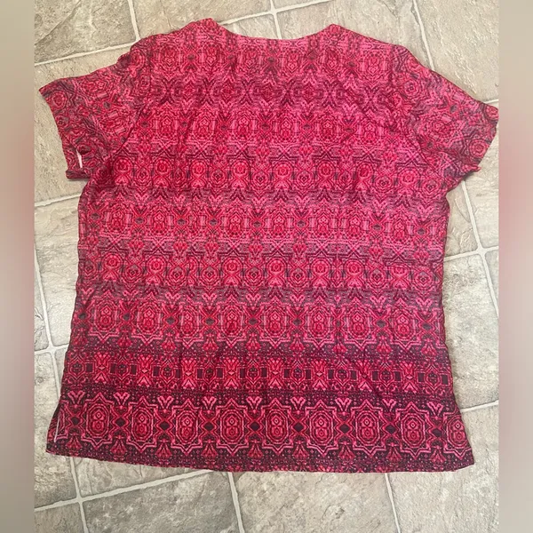 Butter-Soft Women’s Scrub Top in Red/Pink/Gray Pattern - Image 2