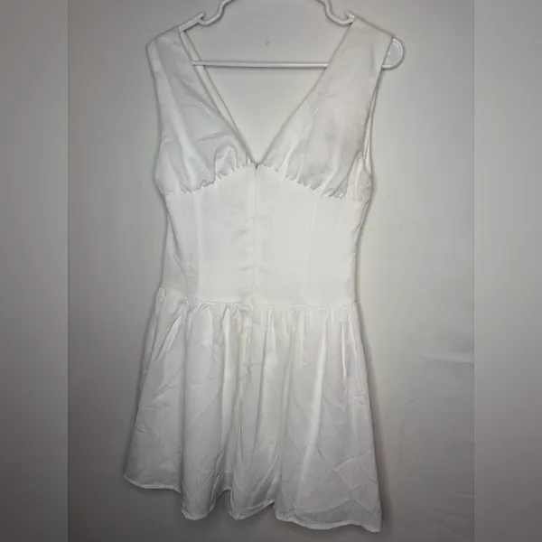Princess Polly Kiser White women’s size US6 Mini Dress Deep V Fit Flare NWT(E15) - Image 4