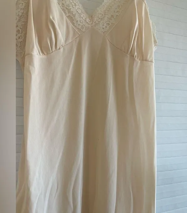 Victoria's Secret Vintage Cream Lace Slip Dress - Image 5