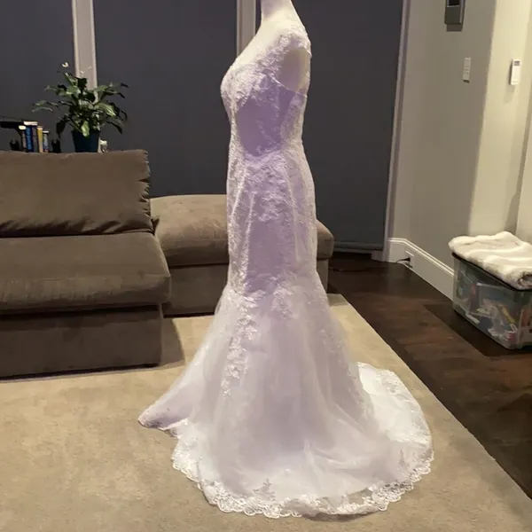Gorgeous Mermaid Style Wedding Dress White Size 14 NWOT - Image 3