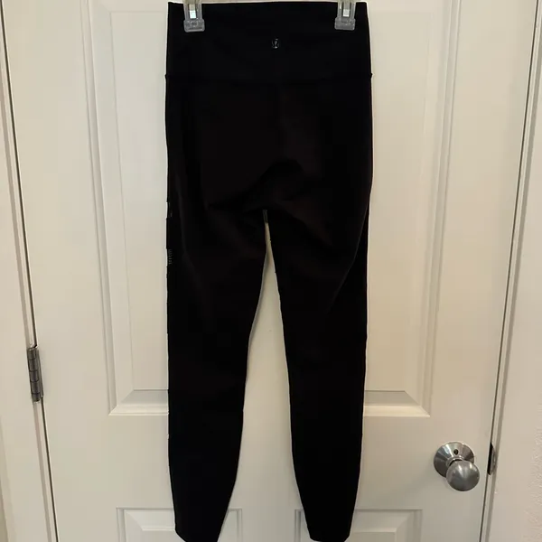 Lululemon leggings size  4 black - Image 4