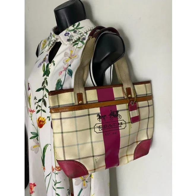 Coach Cream Red Coated Canvas Signature Handbag - Image 6
