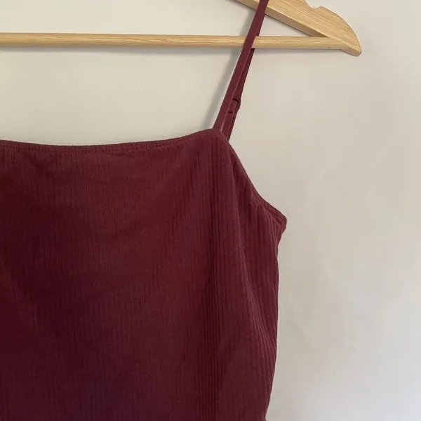 Old‎ Navy Womens Ribbed Burgundy Bodysuit Spaghetti Straps Snap Closure Medium - Image 2