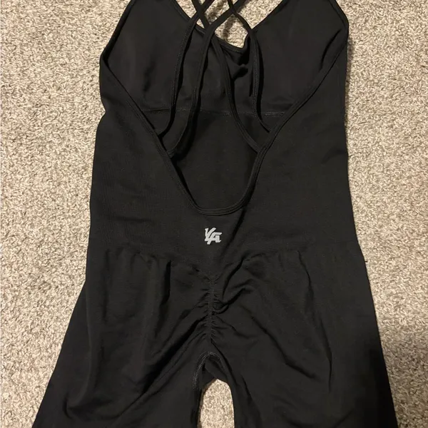 YoungLA Women’s Black Bodysuit Shorts Scrunch Size Medium EUC Seamless Core - Image 4