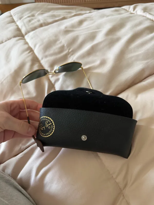 Ray-Ban Aviator Gold and case  - Image 6