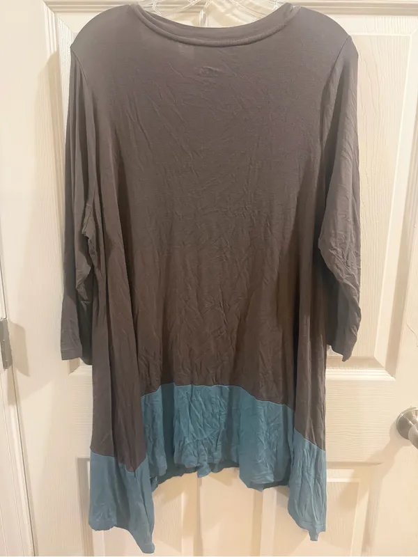 LOGO by Lori Goldstein 1X Colorblock Tunic Top with Pockets - Image 4
