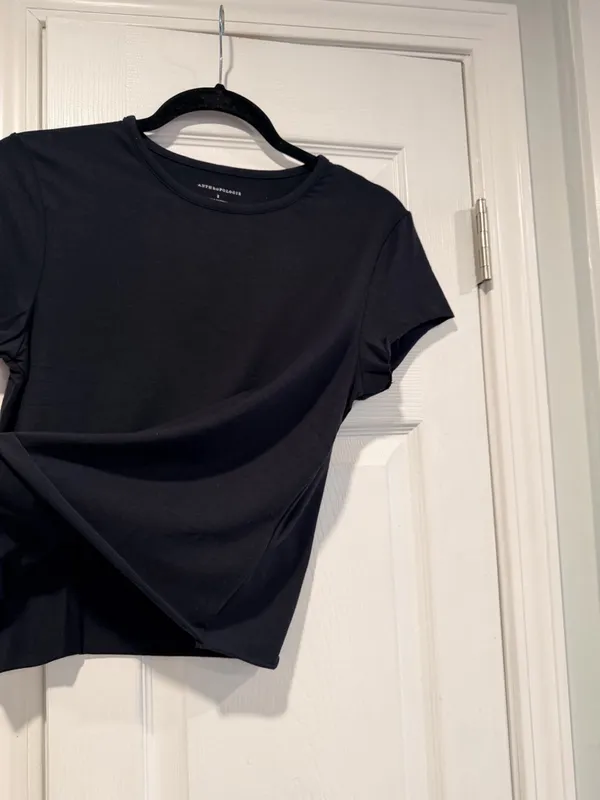 NWOT Anthropologie Size S Black Stretch Short Sleeve Raw Hem Stretch Crop Top - Image 5