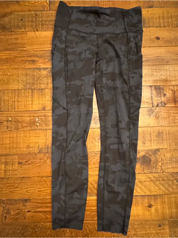 LULU🍋 Fast n‎ Free Camo Crop - Image 2