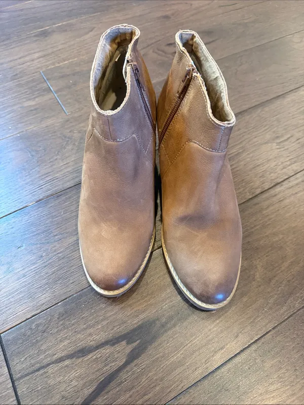 Steve Madden Gilmore Tan Suede Ankle Booties Size 6.5 - C54-102 - Image 5