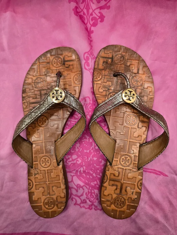 Tory Burch thong sandals metallic bronze size 9 - Image 2