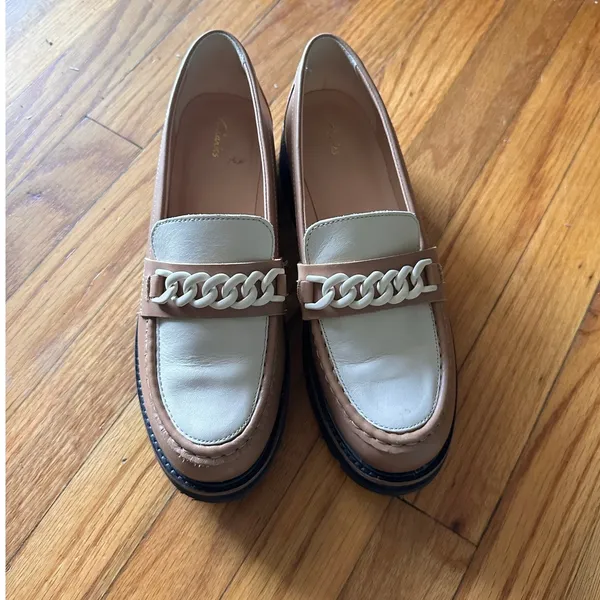 Clarks Orianna Edge Chain Lug Sole Loafers 9M Modern Chunky - Image 2