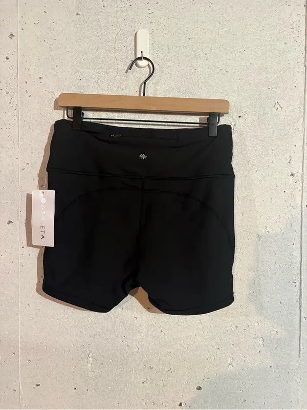 NWT Athleta Pacesetter 4” Shortie | Size: Large - Image 2