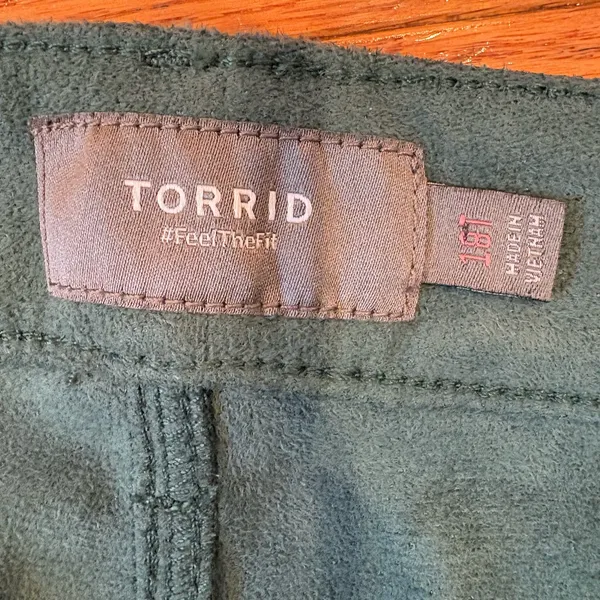 Torrid Dark Green Faux Leather Pants Size 18 Plus Coated Pull-On Dark Academia - Image 4