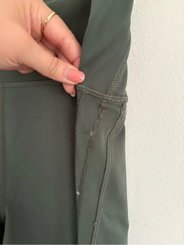 Lululemon Green Mesh Scallop 7/8 Leggings Size 12 - Image 3