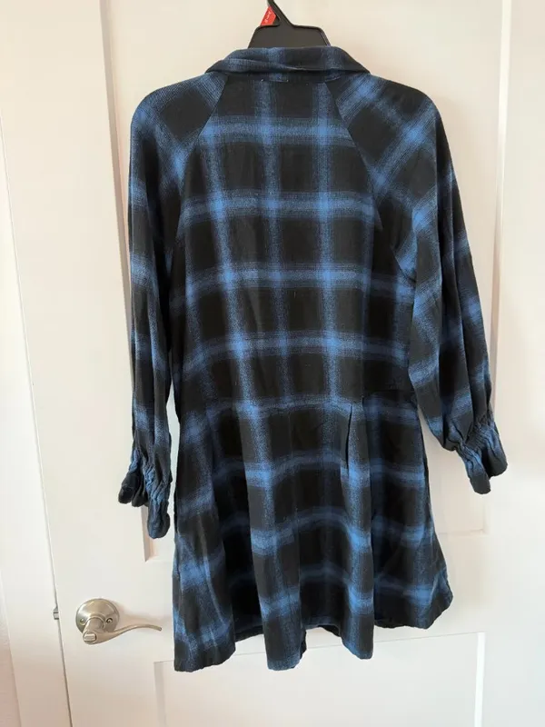 En Creme Plaid Button - Image 4