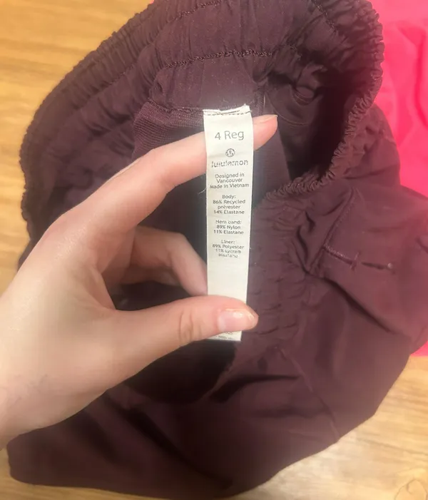 Lululemon Hotty Hot Low-Rise Lined Short 2.5 - Image 4