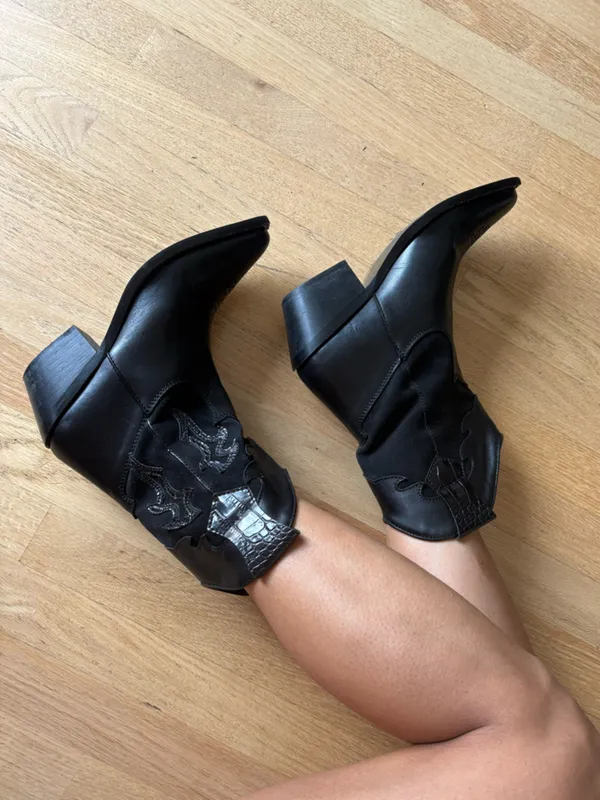 Black Western - Image 4