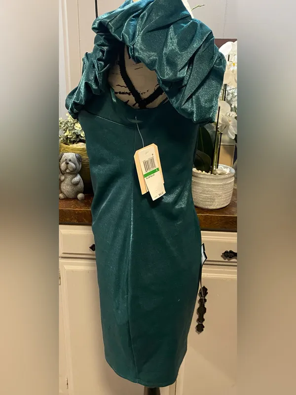 NWT City Studios Junior’s Off-Shoulder Ruffle Bodycon Dress in Deep Green - Image 3