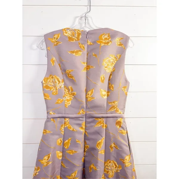 NWT Kay Unger Women's Floral Jacquard Sleeveless Midi Dress Lilac Gold Size 6 - Image 6