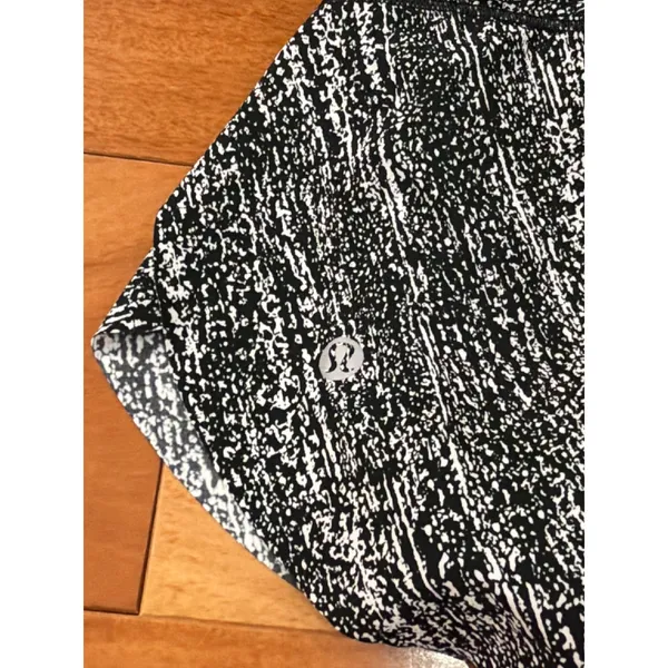 NWOT Lululemon Pace Rival Skirt Womens Black White Static Print Skort Size 8 - Image 4