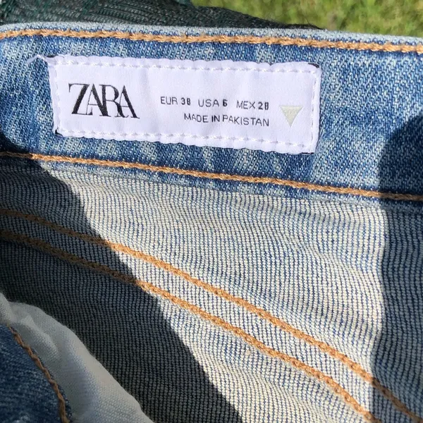 Zara Jeans Womens 6 Denim Straight Leg Cropped Light Wash Raw Hem - Image 4