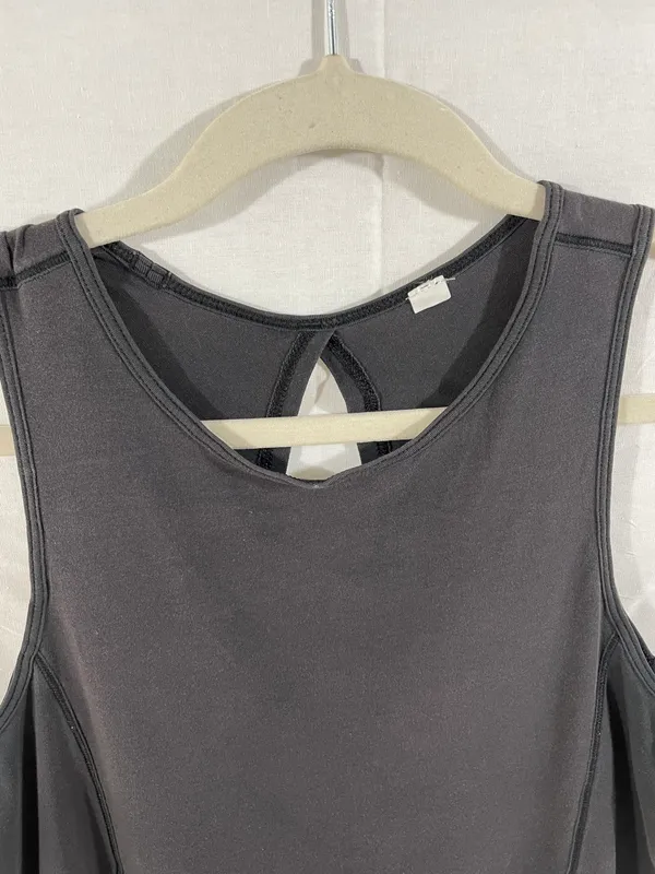 Lululemon Tank Open Back Size 4/6 - Image 2