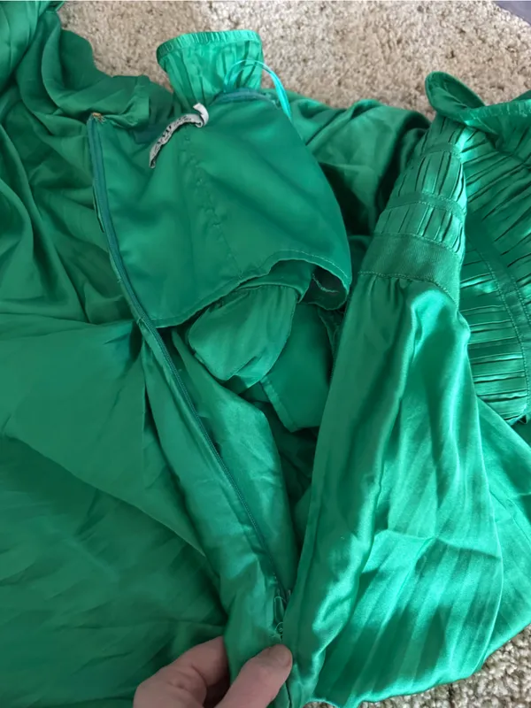 AMUR Giada Dress,‎ Green Satin Pleated, Size 2 - Image 6