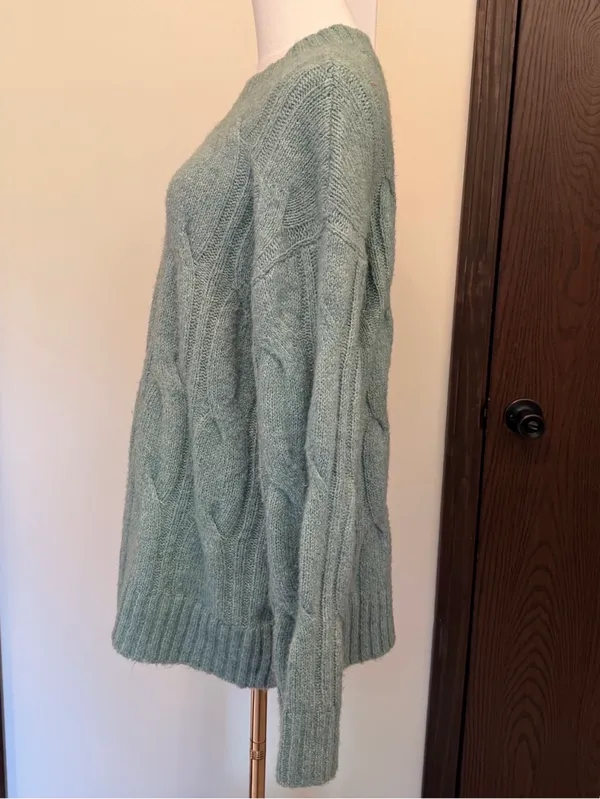 American Eagle light green cable knit crewneck oversized sweater - Image 5