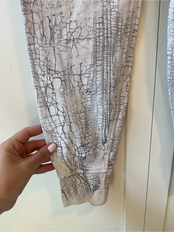 Lululemon‎ Women’s Warm Down Jogger Thread Dye White Black Pattern Size 0 - Image 10