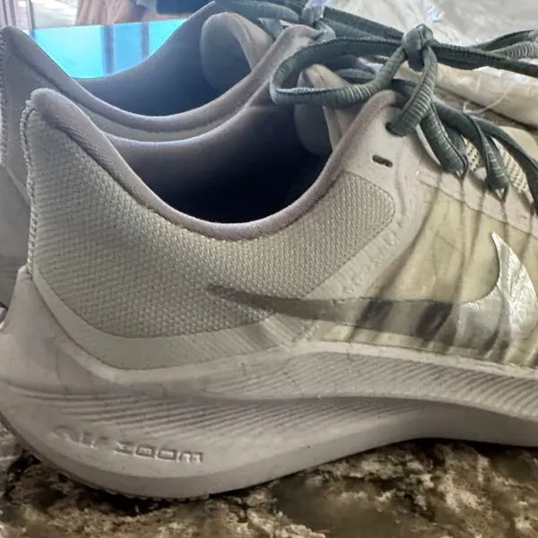 Nike Women's Zoom Winflow Shoes / Q2 - Image 3