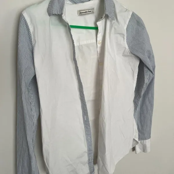 Abercrombie &‎ Fitch small button down top - Image 4