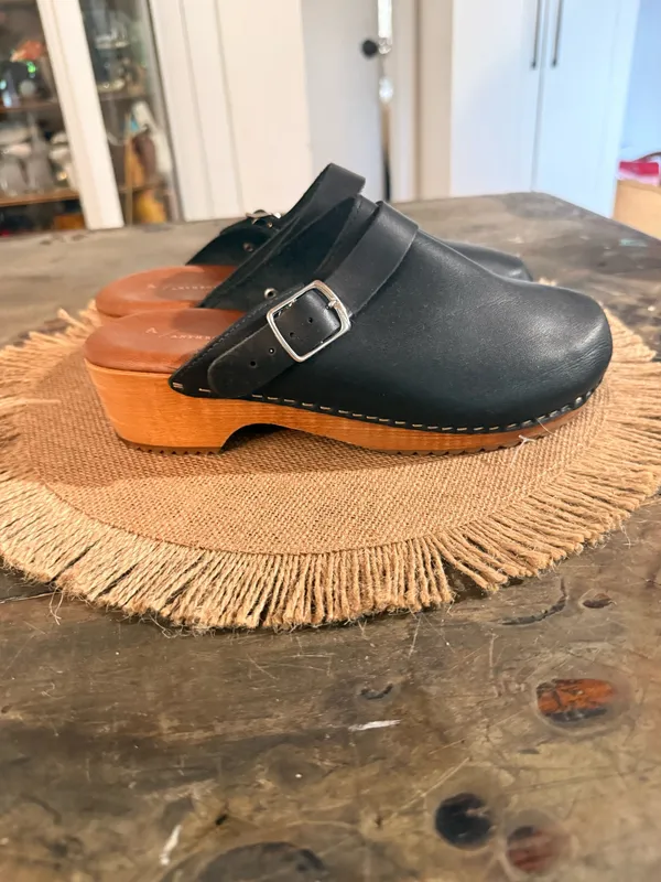 Anthropologie women’s clogs new I’ve never worn them - Image 5