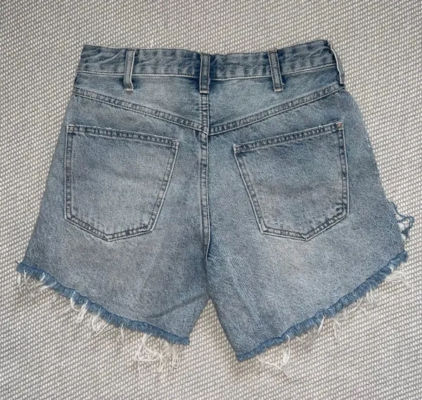 Free People Faded Blue Medium Wash Distressed Long Denim Cut Off Shorts Sz 24 - Image 3